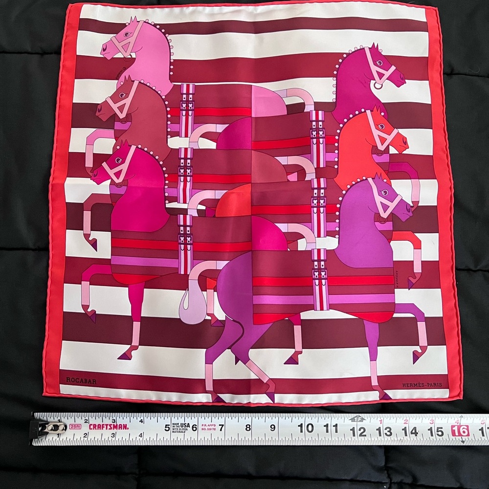 Hermès Paris silk scarf (approx. 16” x 16”). - Picture 13 of 13